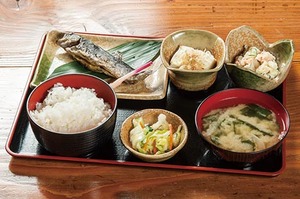 レストラン幻魚亭　いわな塩焼き定食